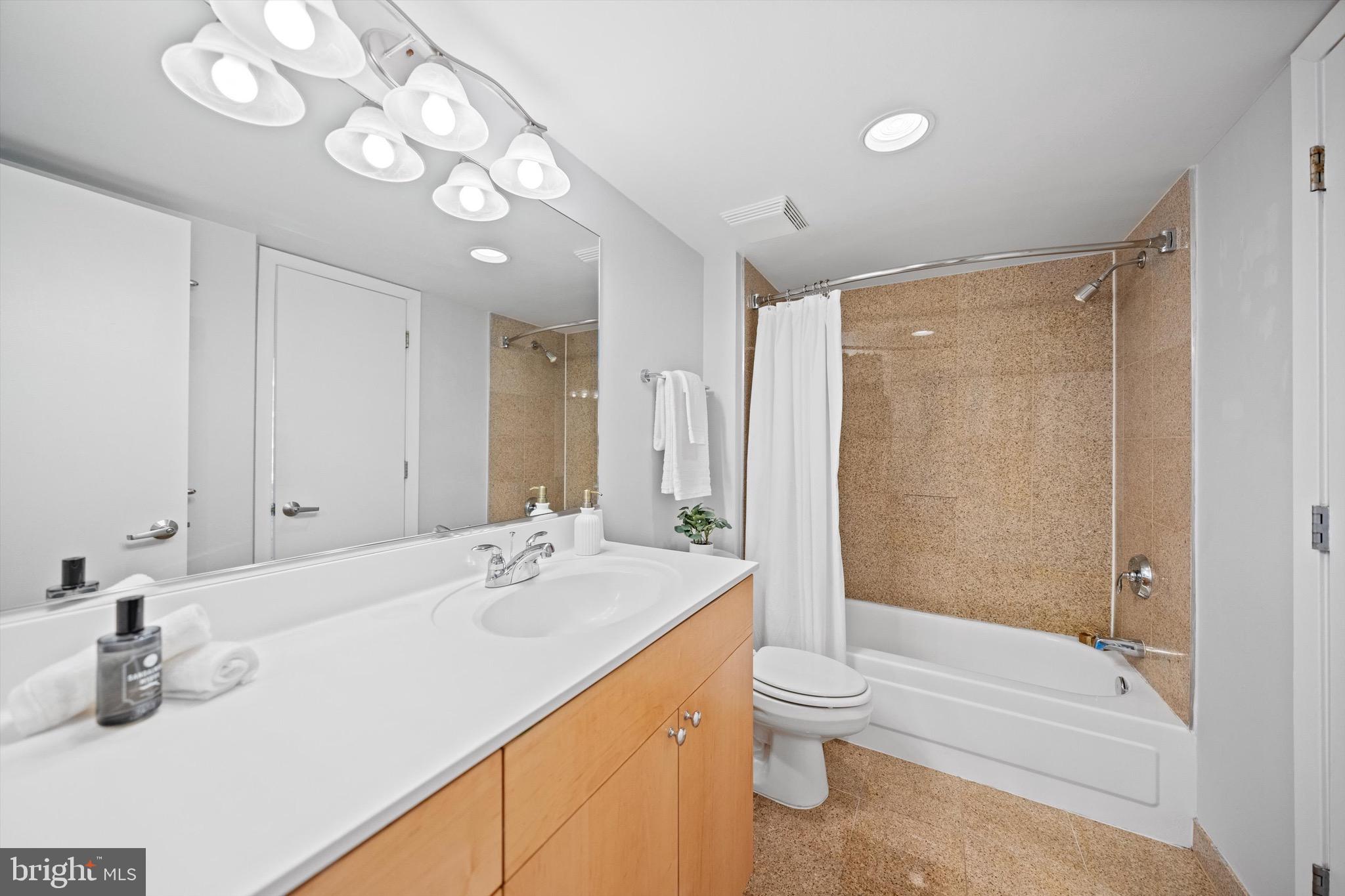 7500 WOODMONT AVENUE S1215