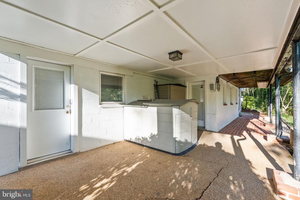 7111 BRAEBURN PLACE