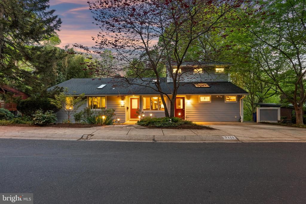 7111 BRAEBURN PLACE