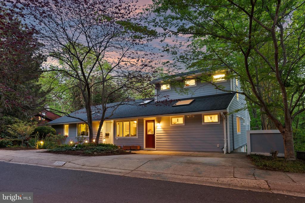 7111 BRAEBURN PLACE