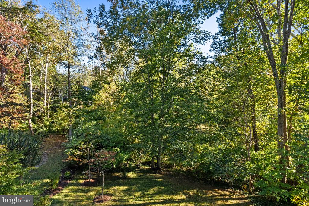 7111 BRAEBURN PLACE