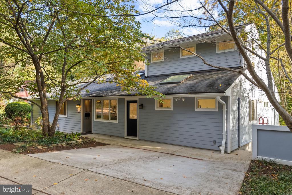 7111 BRAEBURN PLACE
