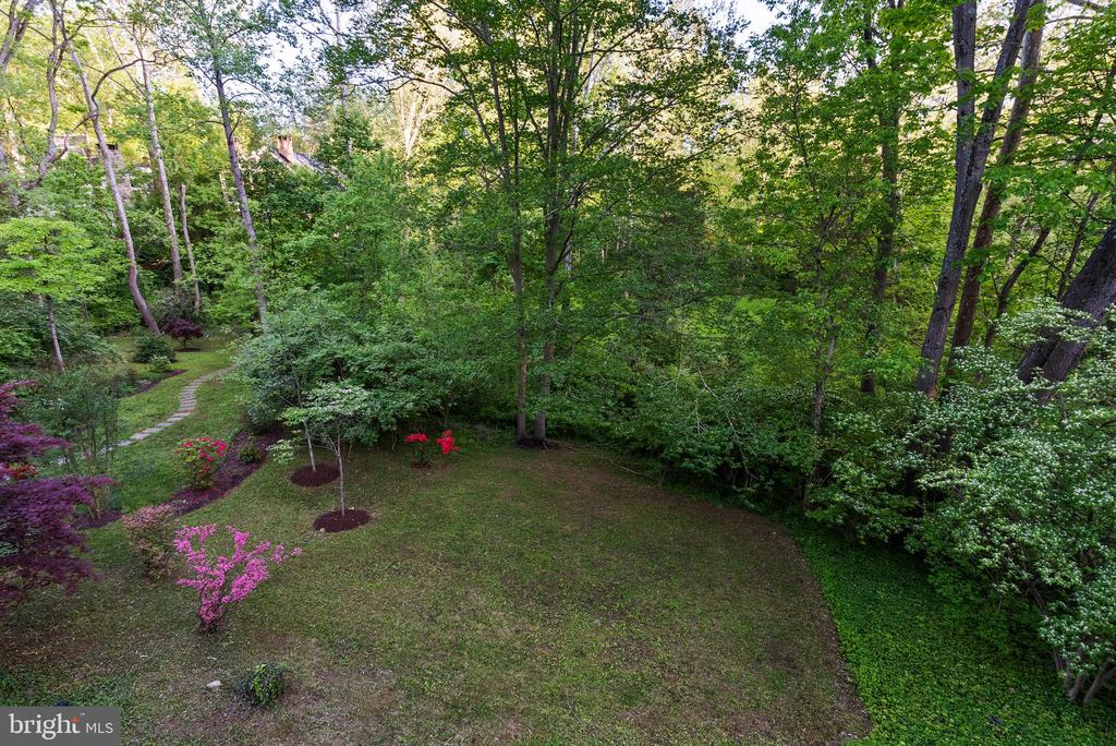 7111 BRAEBURN PLACE