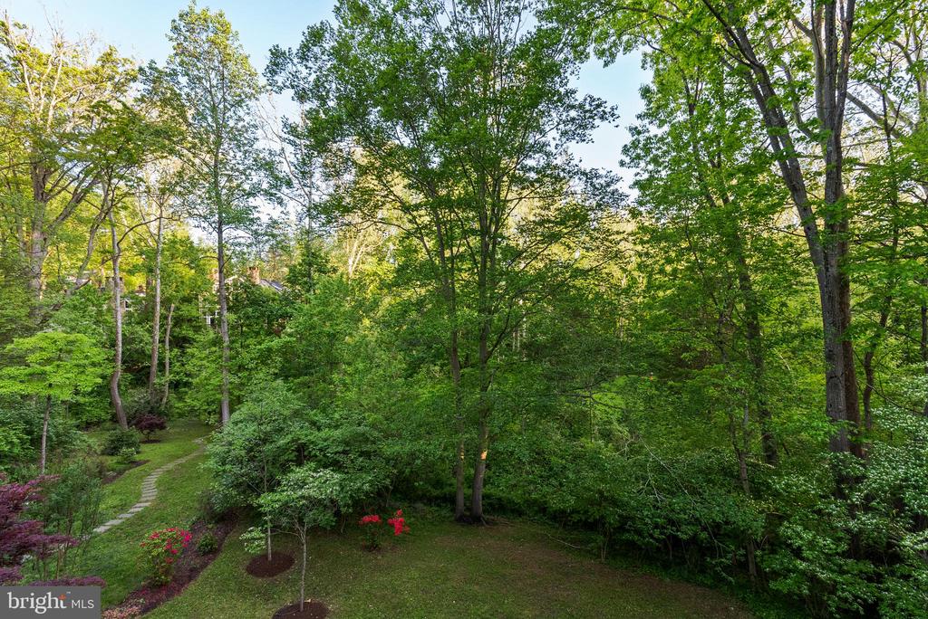 7111 BRAEBURN PLACE