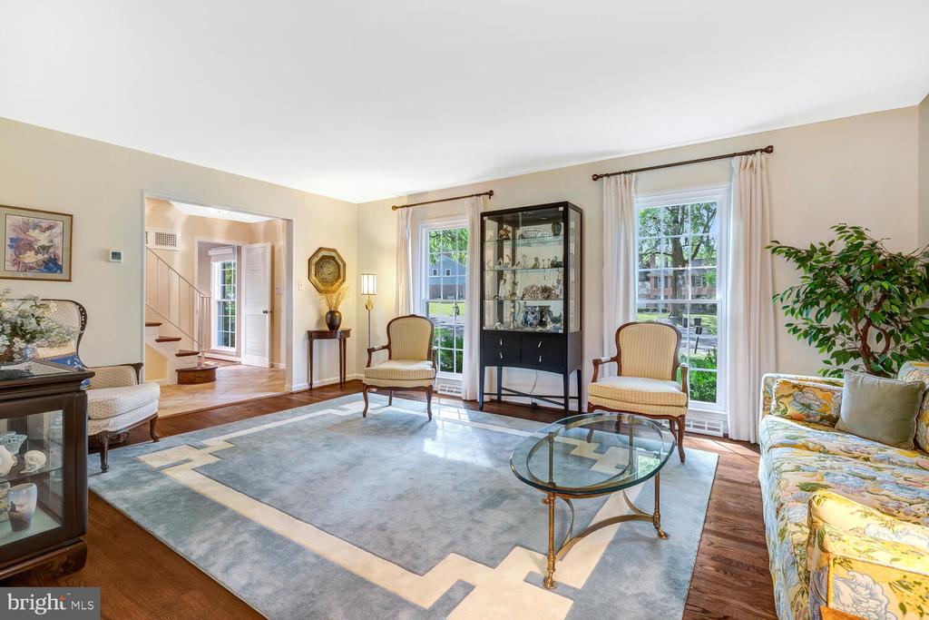 5009 JASMINE DRIVE