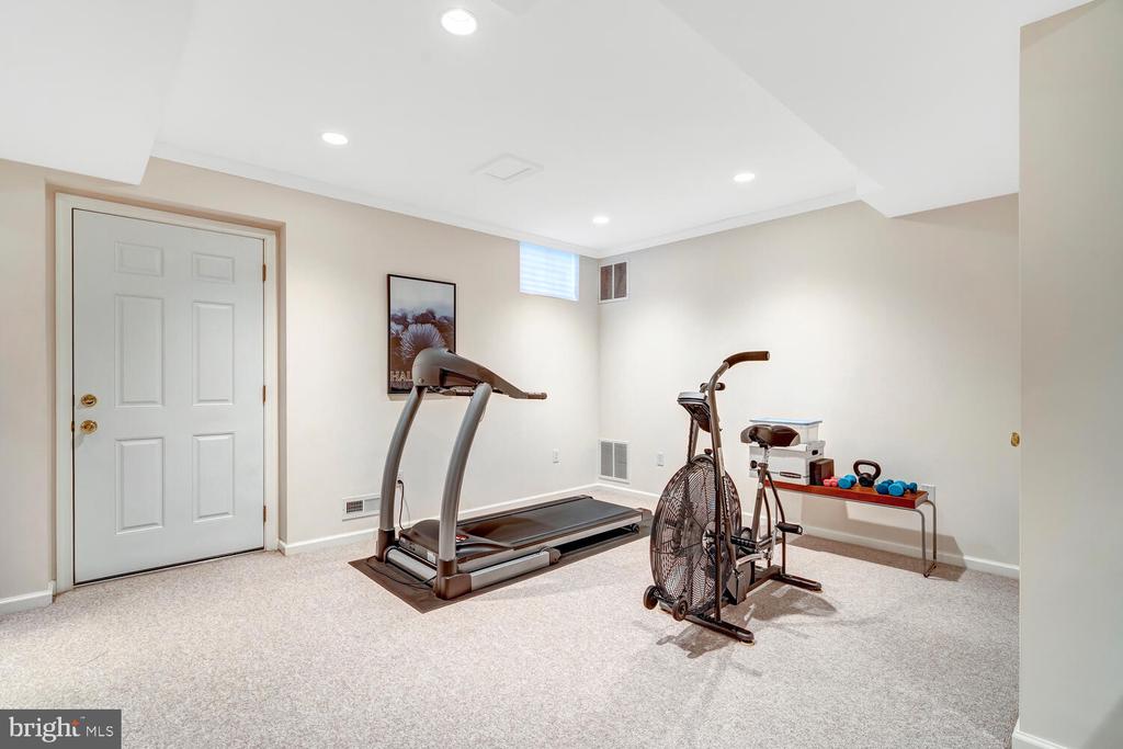 5009 JASMINE DRIVE