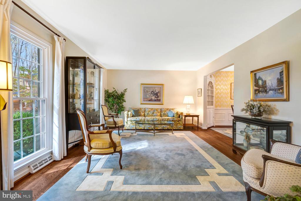 5009 JASMINE DRIVE