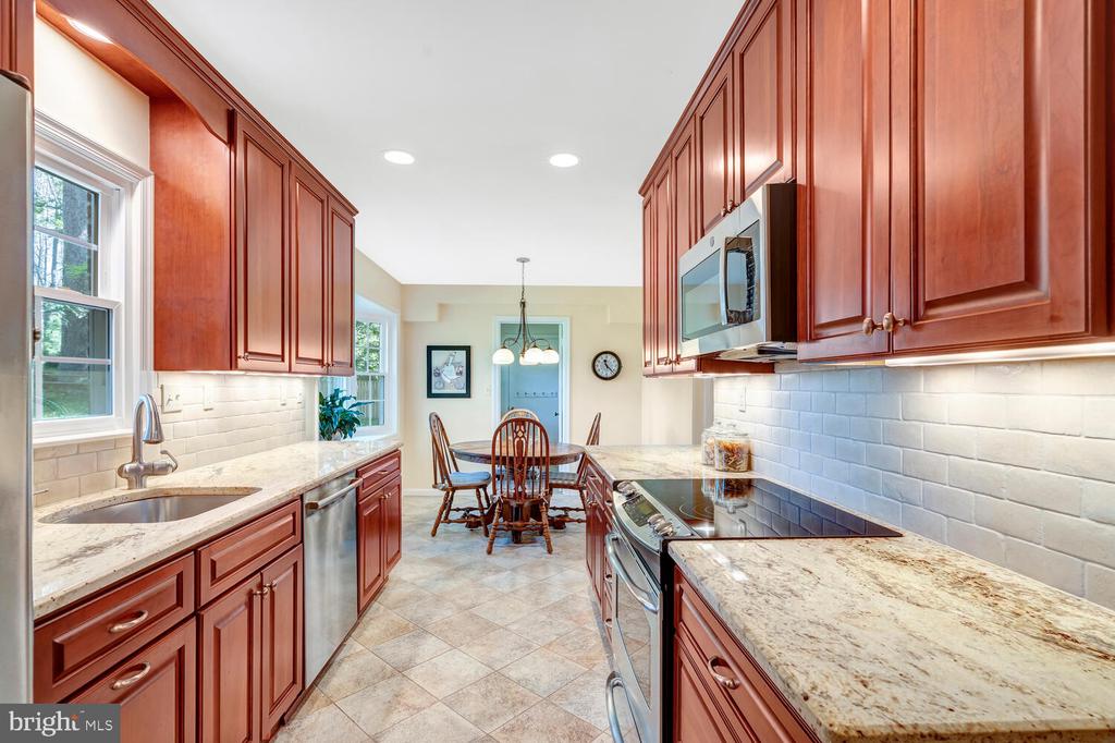 5009 JASMINE DRIVE