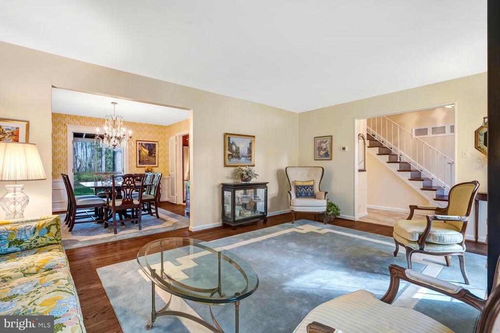 5009 JASMINE DRIVE