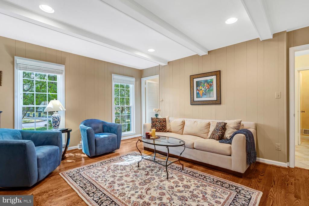 5009 JASMINE DRIVE