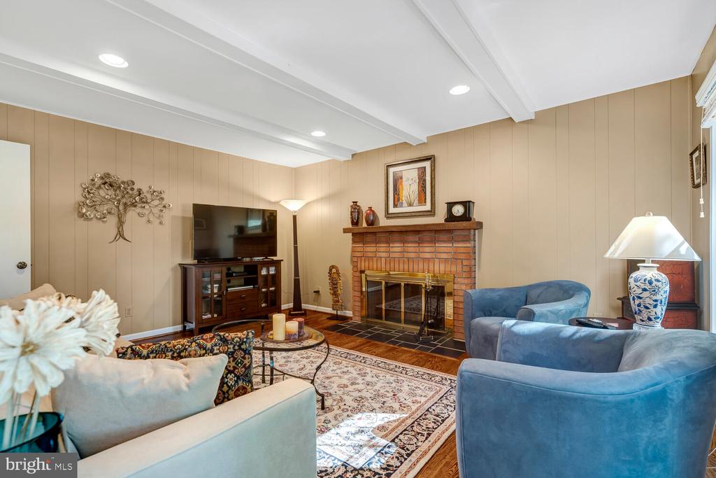 5009 JASMINE DRIVE