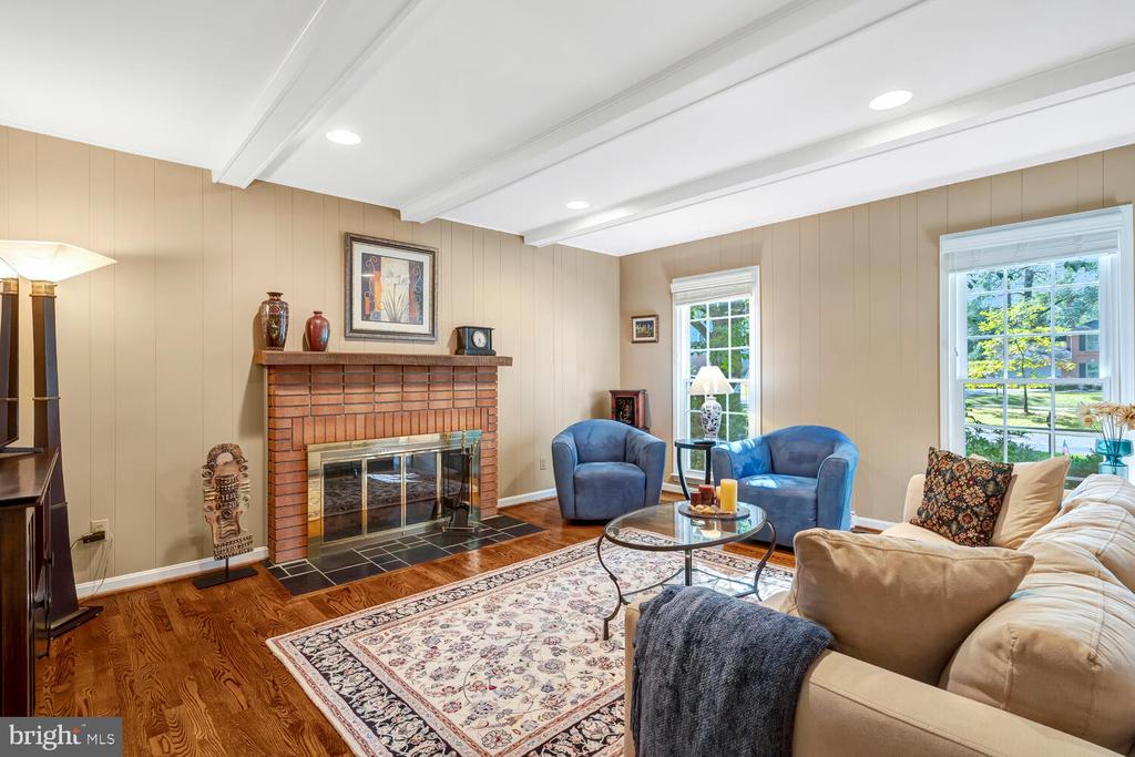 5009 JASMINE DRIVE