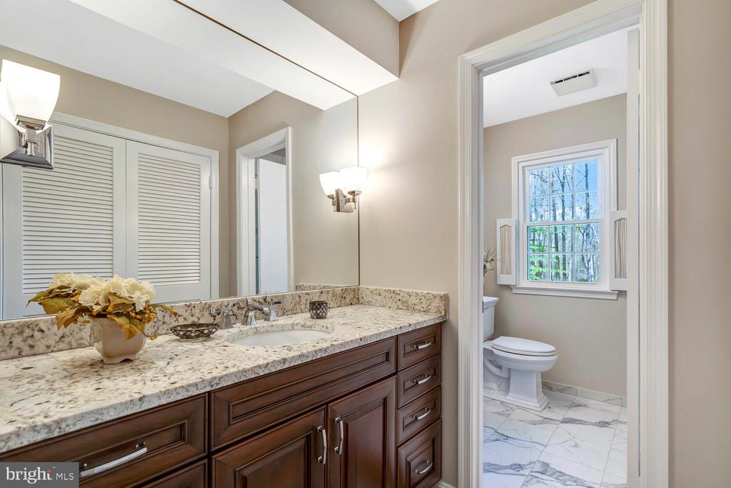 5009 JASMINE DRIVE