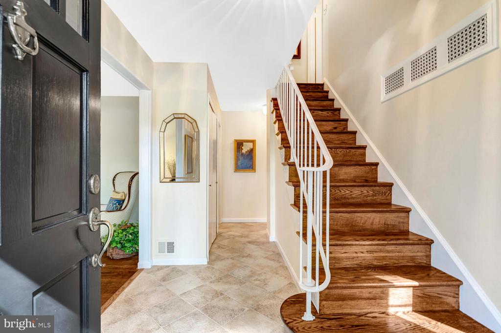 5009 JASMINE DRIVE