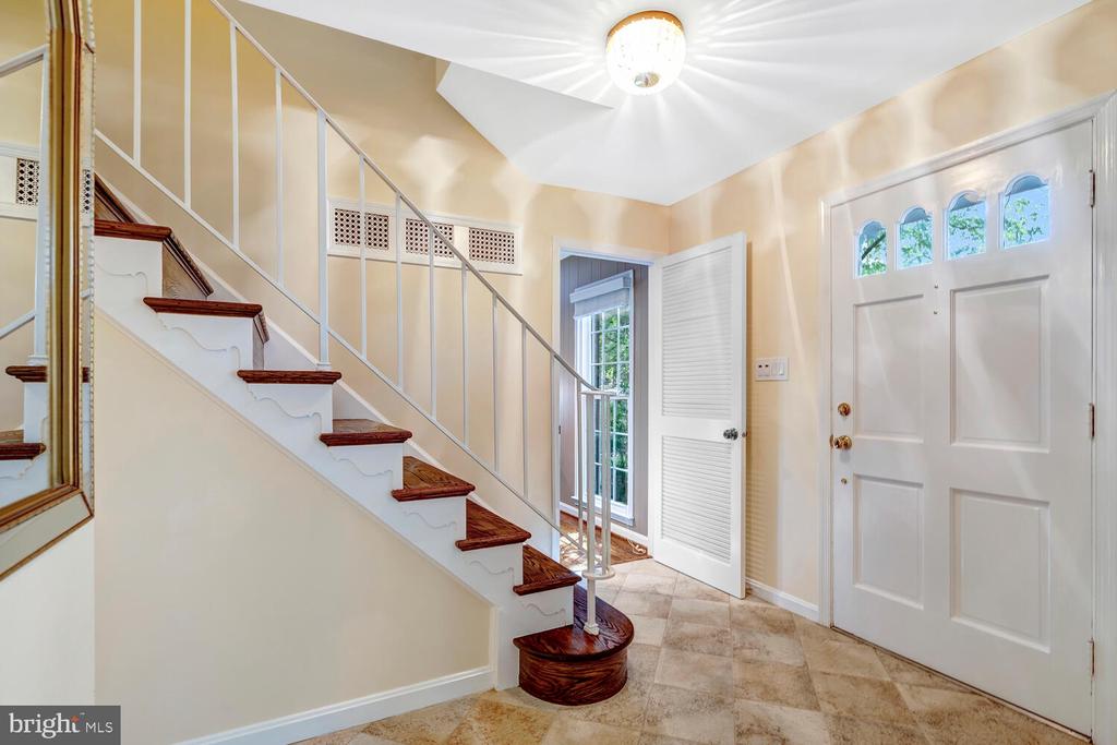 5009 JASMINE DRIVE