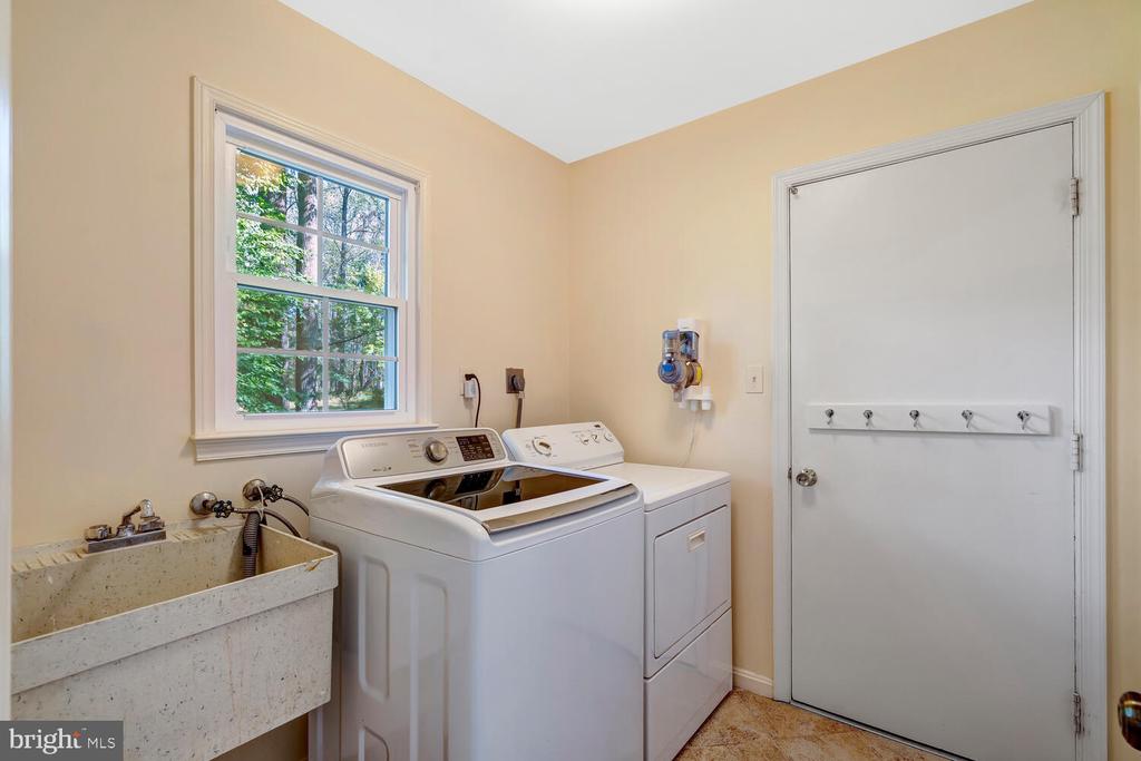 5009 JASMINE DRIVE