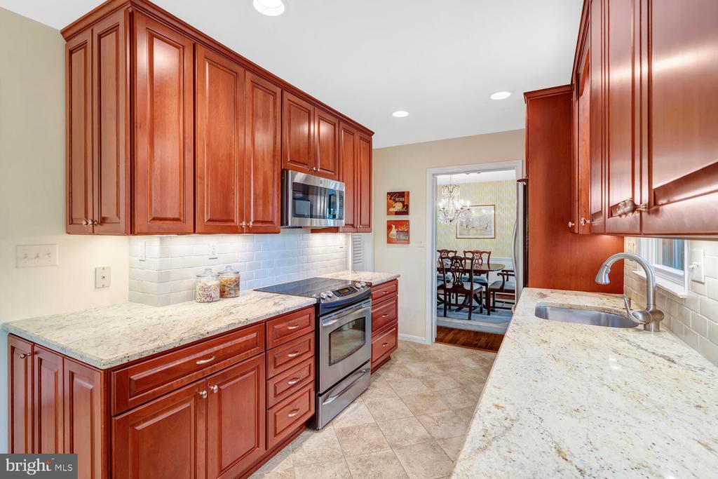 5009 JASMINE DRIVE