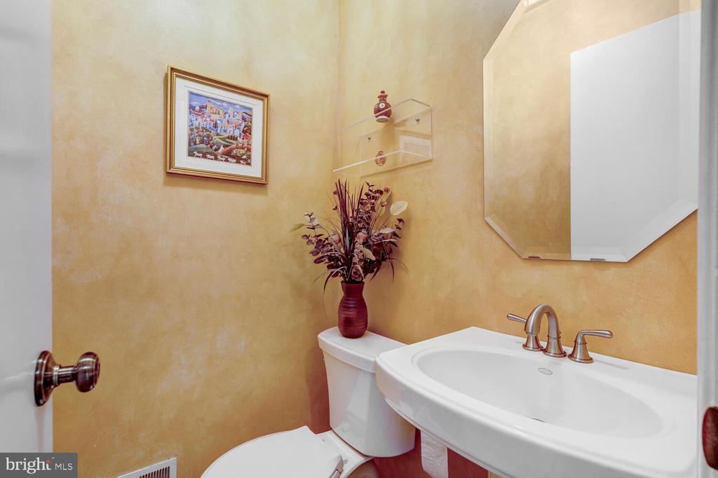 5009 JASMINE DRIVE