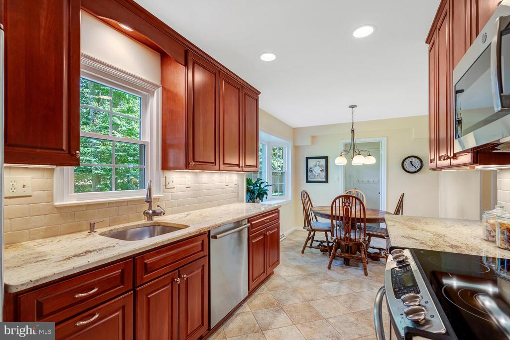 5009 JASMINE DRIVE