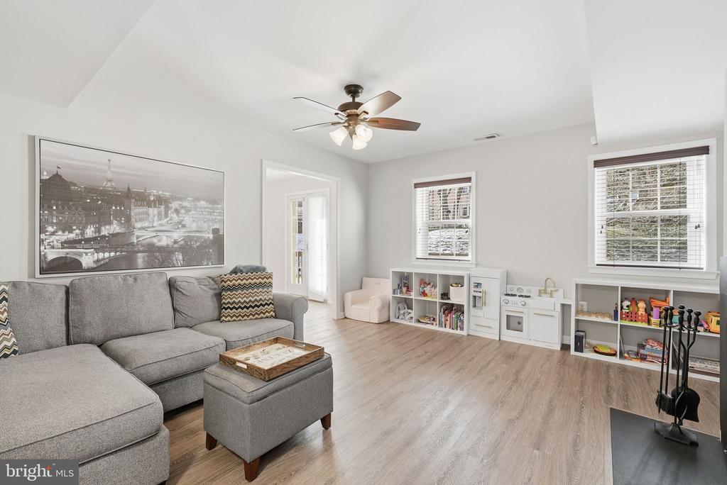 4828 BRADLEY BOULEVARD 212