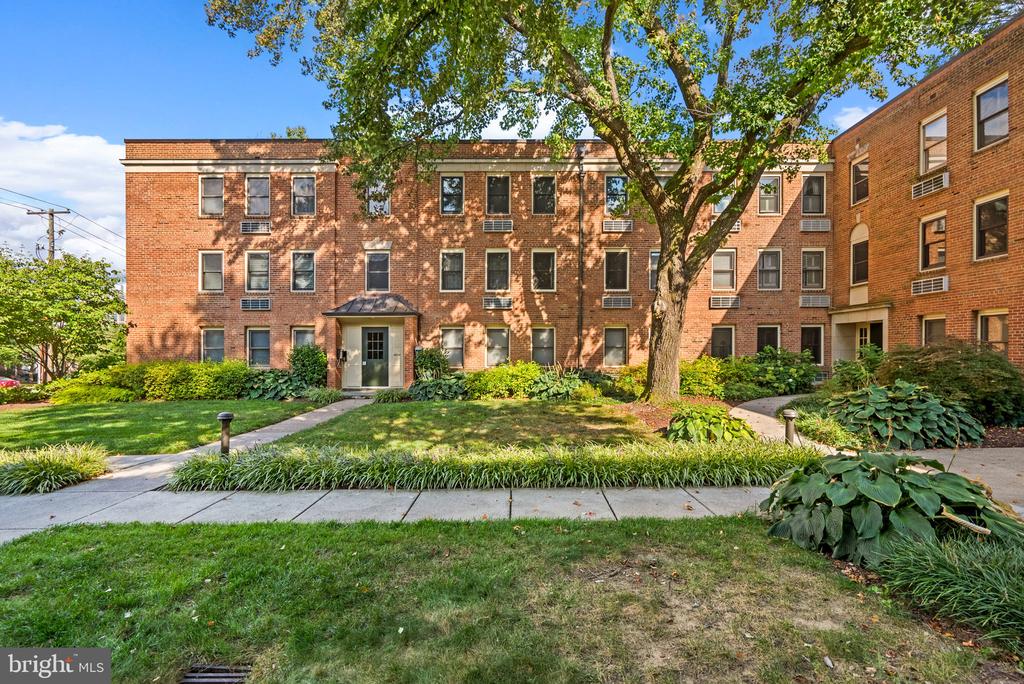 4820 CHEVY CHASE DRIVE 101
