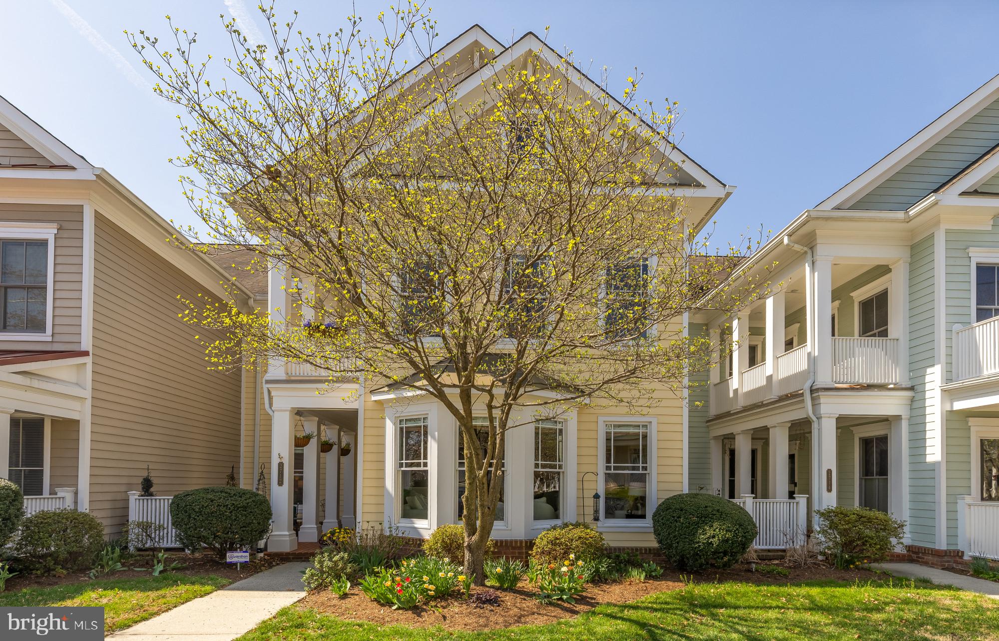 2712 LINDEN LANE