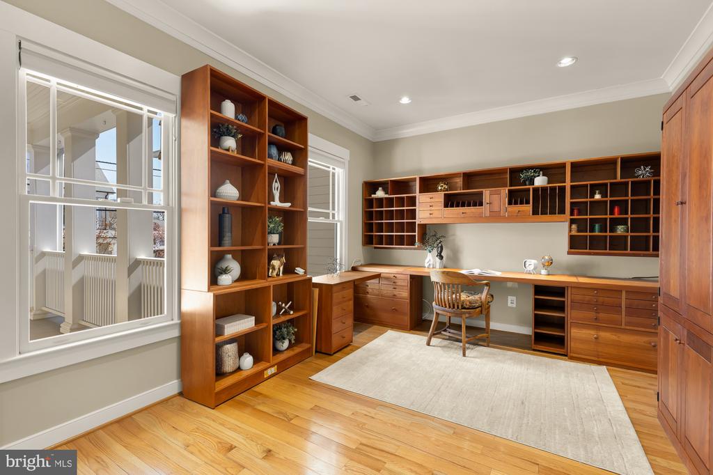 2712 LINDEN LANE