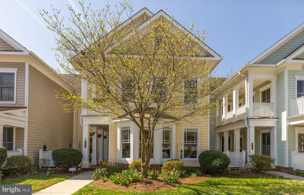 2712 LINDEN LANE