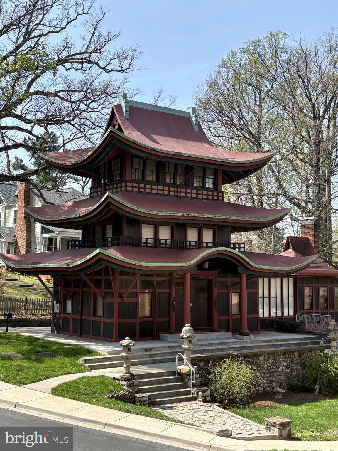 2712 LINDEN LANE