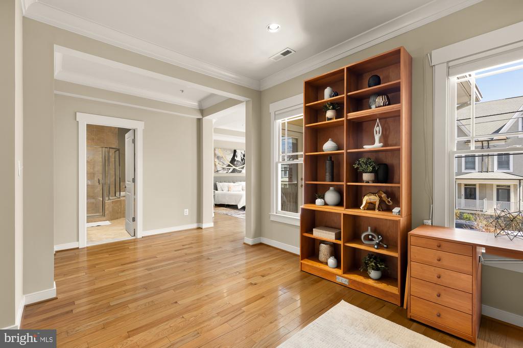 2712 LINDEN LANE