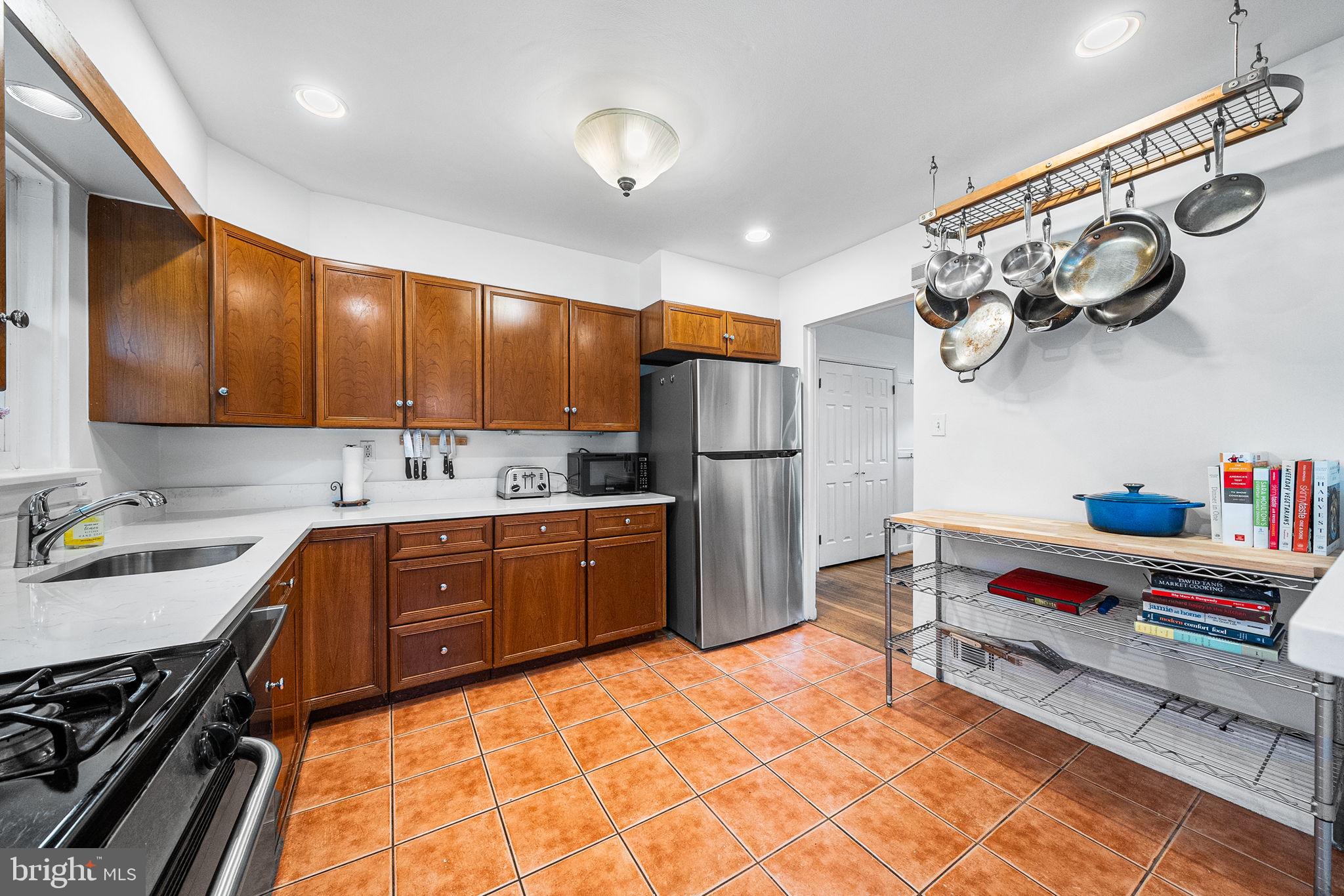2305 PEGGY LANE