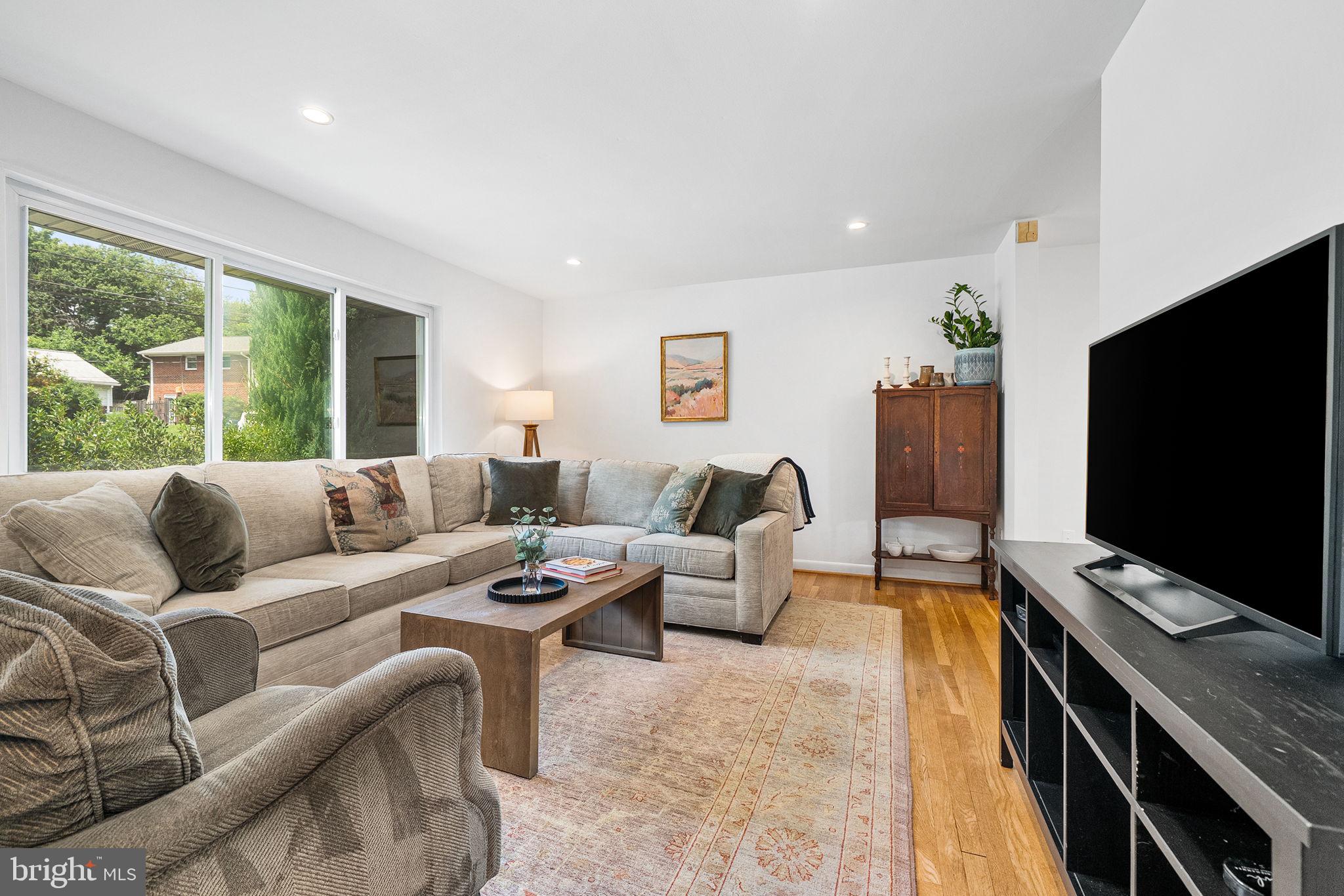 2305 PEGGY LANE