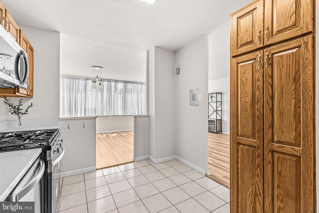 11801 ROCKVILLE PIK Unit: 1706