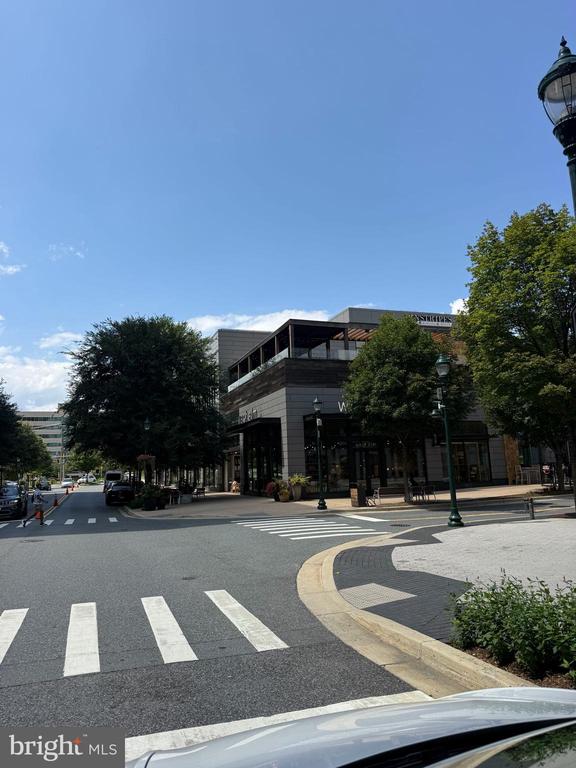 11801 ROCKVILLE PIK Unit: 1706