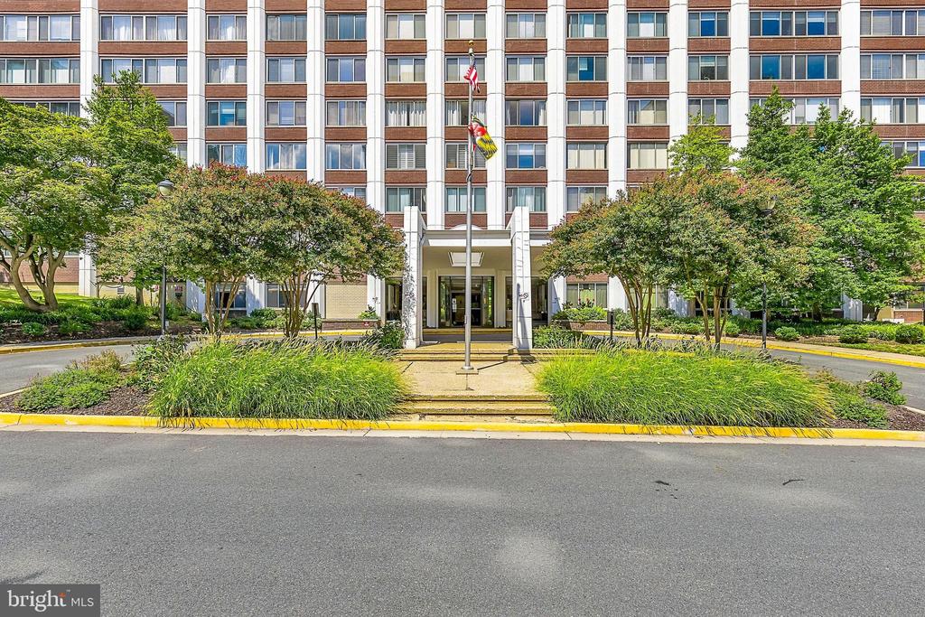 11801 ROCKVILLE PIK Unit: 1706