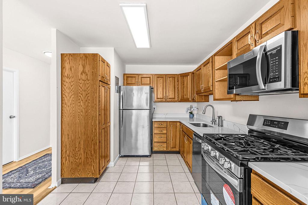 11801 ROCKVILLE PIK Unit: 1706
