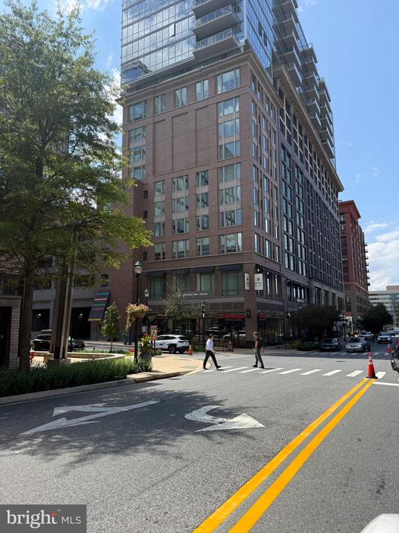 11801 ROCKVILLE PIK Unit: 1706