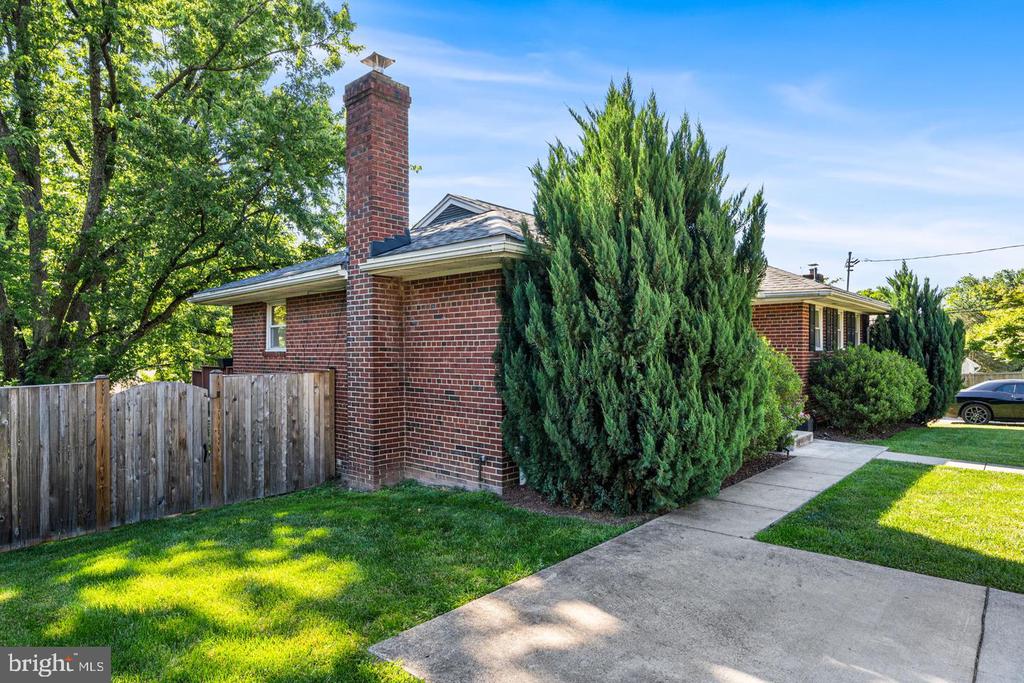 2305 PEGGY LANE