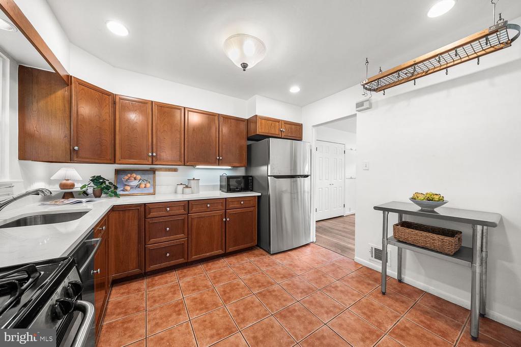 2305 PEGGY LANE