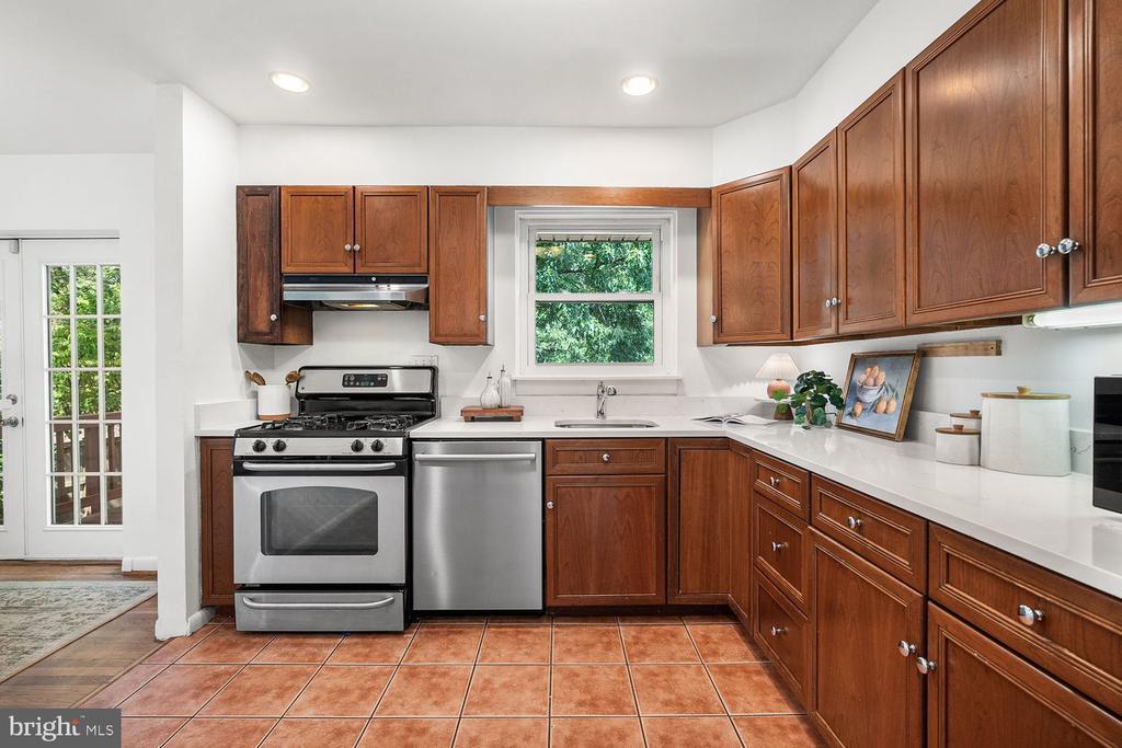 2305 PEGGY LANE