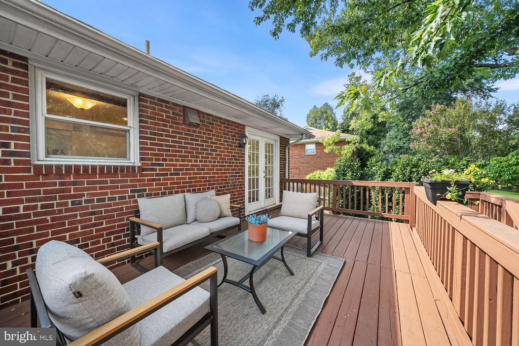 2305 PEGGY LANE