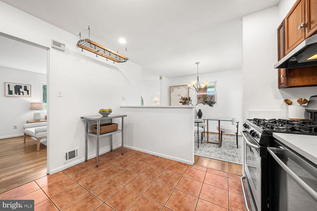2305 PEGGY LANE