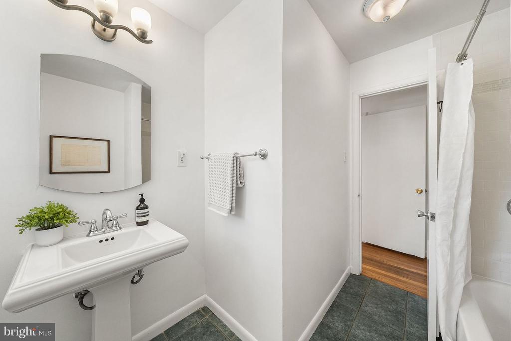 2305 PEGGY LANE