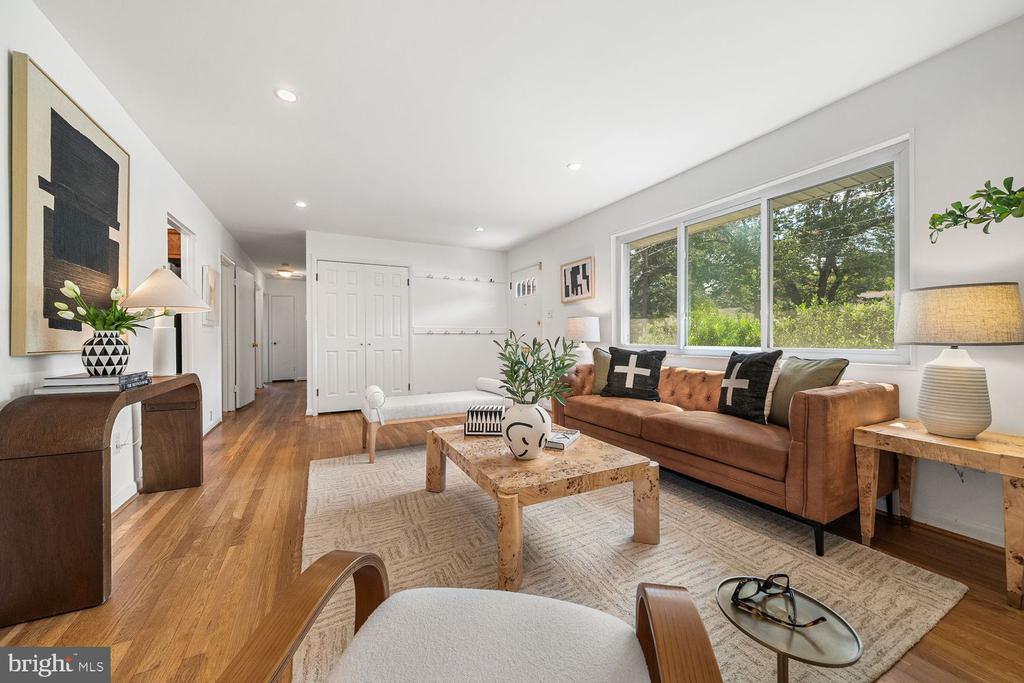2305 PEGGY LANE