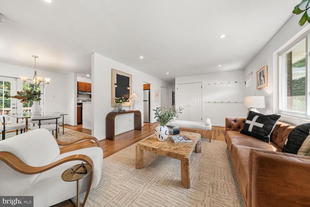2305 PEGGY LANE