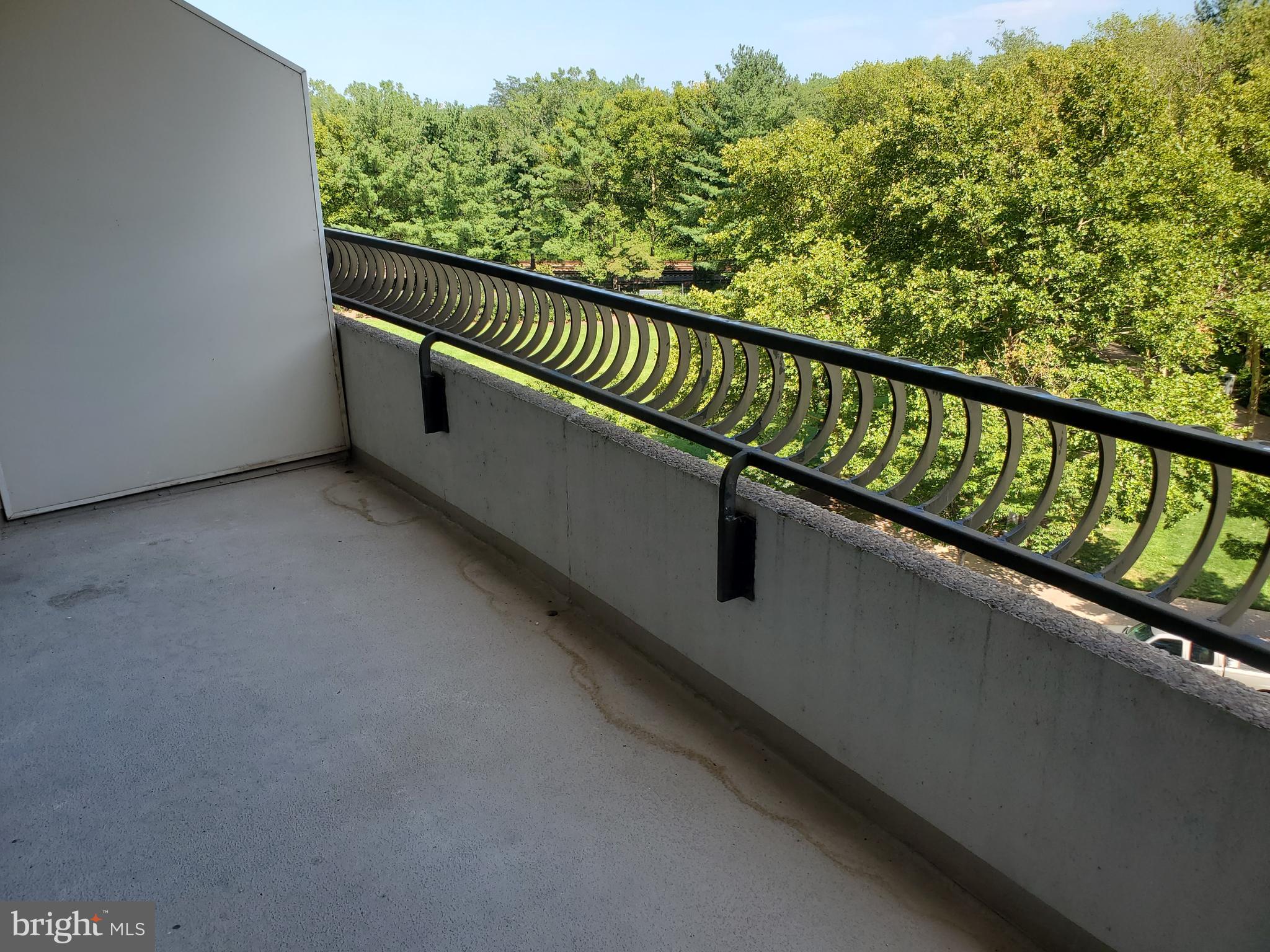 1300 CRYSTAL DR #505S