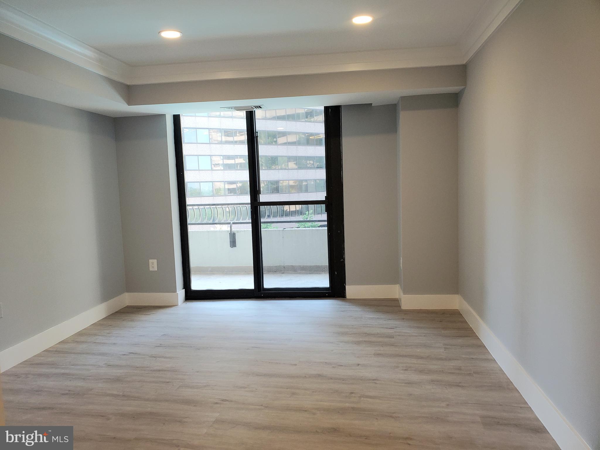 1300 CRYSTAL DR #505S