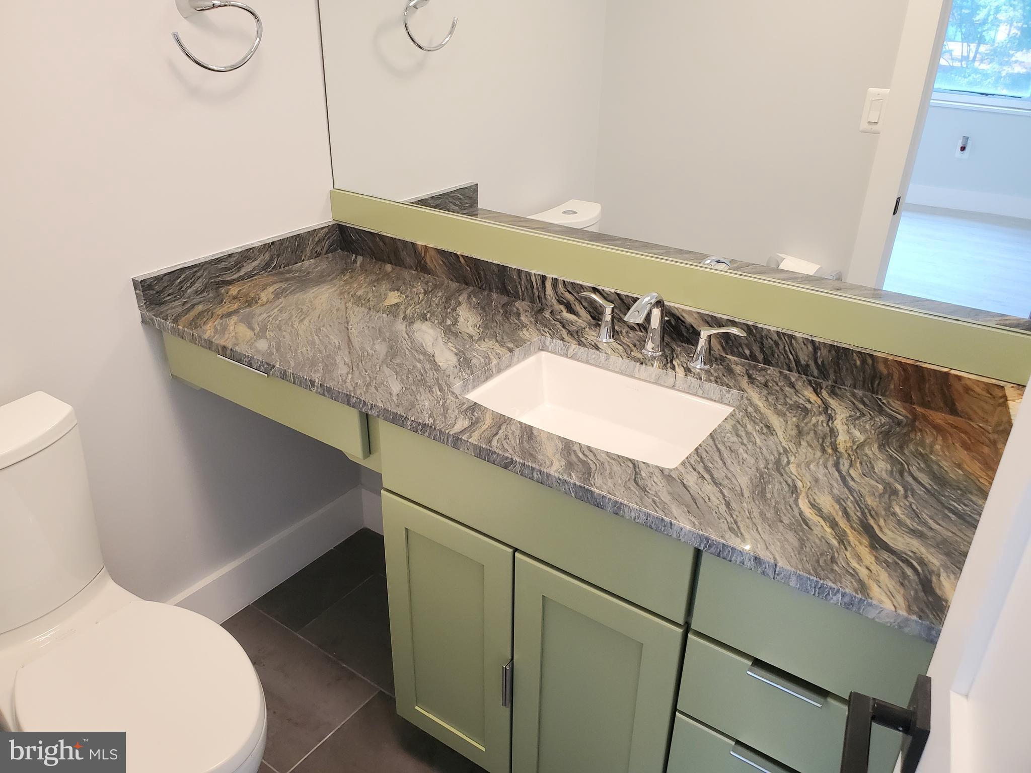 1300 CRYSTAL DR #505S