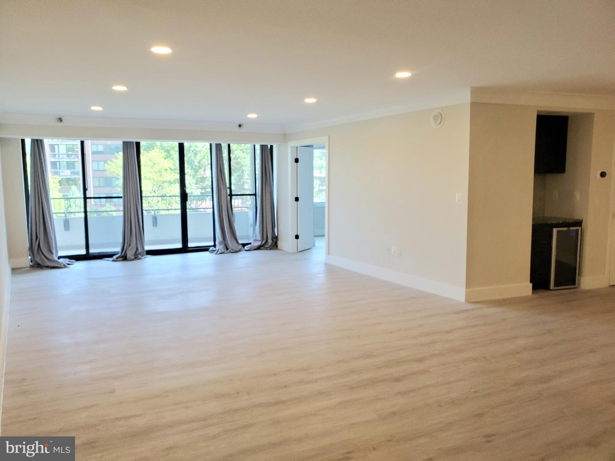 1300 CRYSTAL DR #505S