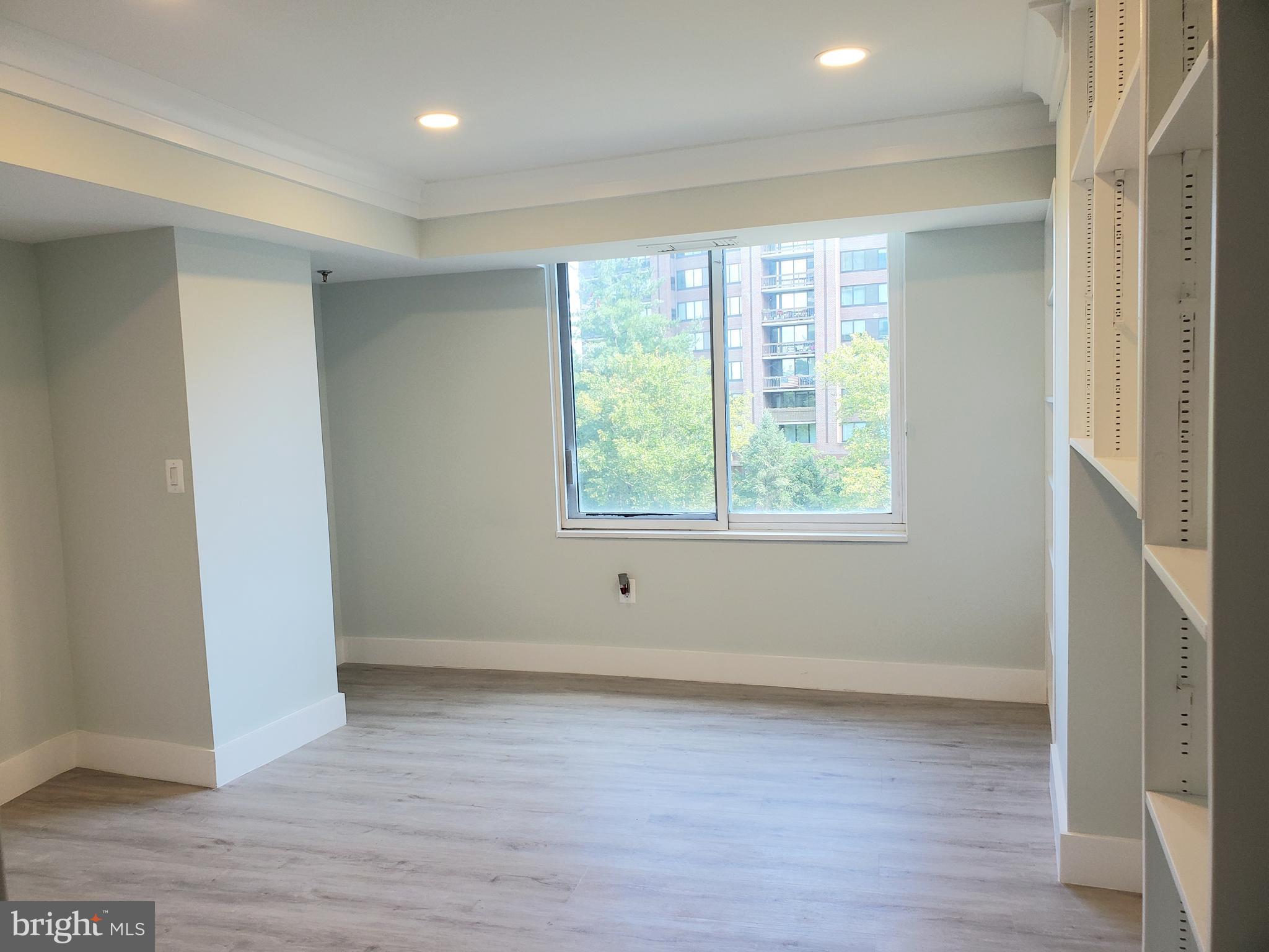 1300 CRYSTAL DR #505S